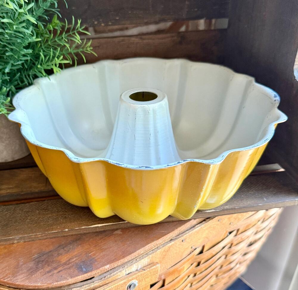 Vintage Harvest Gold Nordic Ware Bundt Pan | Collectible Fluted Baking Pan